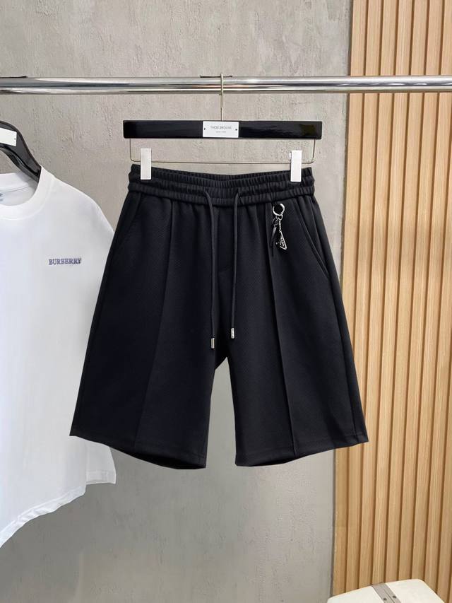 Prada 2026 Summer New Men's Casual Shorts, complete with all three labels. Made