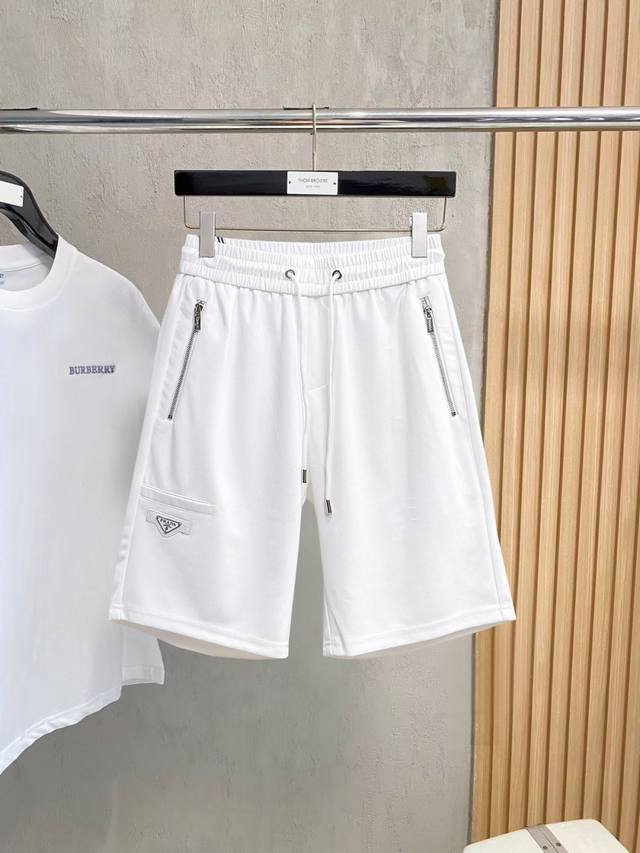 Prada 2026 Summer New Men's Casual Shorts, complete with all three labels. Made