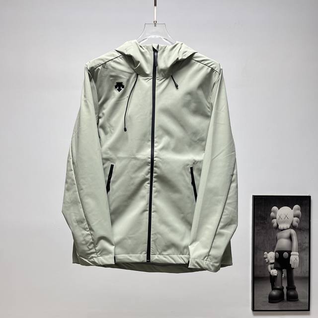 Terminal Supply 260 DescenteحDescente Basic Solid Color Hooded Windbreaker Size: