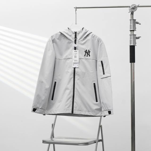 工厂pp直供220 Mlb丨洋基队0341背后大Logo连帽冲锋衣 配色：浅灰 尺码：S-Xxl