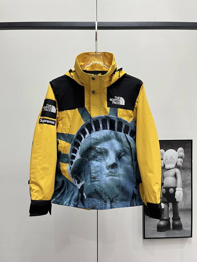 终端供应380 Tnf丨北面Sup联名自由女神像冲锋衣 Size:S-Xxl 终端供应380 Tnf丨北面Sup联名自由女神像冲锋衣 Size:S-Xxl