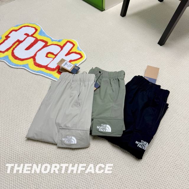 报单款号03182。掌柜满分推荐!Tnf 北面 男子春季弹力速干工装休闲裤, 两侧大口袋的工装裤设计, 上身立体不松垮非常有型格! 出口专业户外订单尾料, 面料 报单款号03182。掌柜满分推荐!Tnf 北面 男子春季弹力速干工装休闲裤, 两侧大口袋的工装裤设计, 上身立体不松垮非常有型格! 出口专业户外订单尾料, 面料
