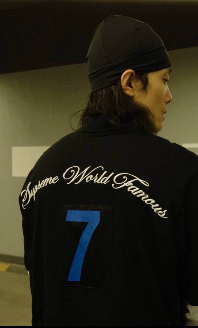 150，Supreme 设计刺绣图案短袖polo衫 男女同款 颜色： 黑色，浅蓝色 尺码：S-Xl 衣长 胸围 肩宽 袖长 S 68 114 48.6 26.5