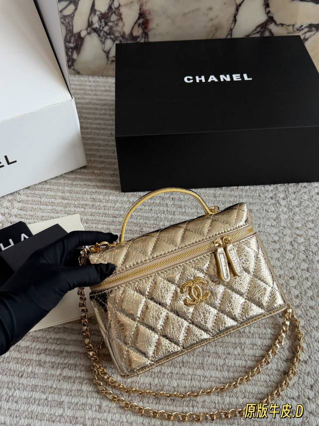 原版牛皮 浮雕金扣 一Chanel 26新款款Ip盒子包 运气超级好~ 包型是Lp40的大小非常精致可爱这一季最难买的款产量极少19Cm 折叠盒