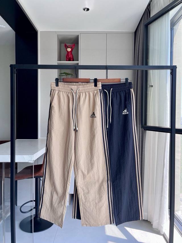 100 阿迪三条杠运动直筒裤 阿迪达斯Adidas三条杠透气速干卫裤运动裤直筒裤，冰凉透气，立体剪裁，版型舒适，显高显瘦，高街潮流痞帅风，不挑腿型，舒适亲肤，非