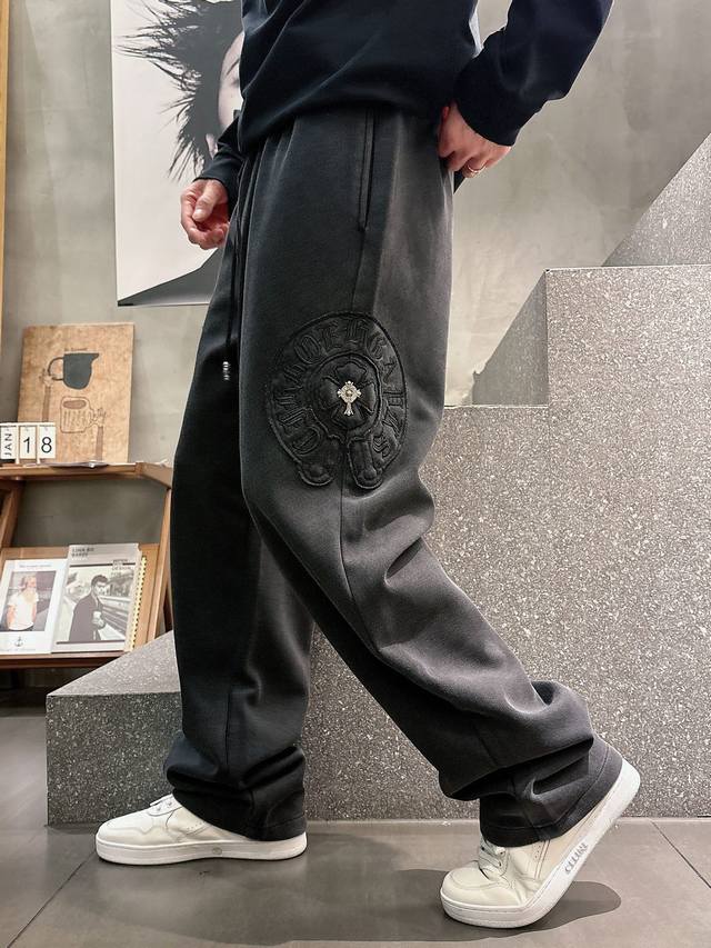 克罗心 2026春季新款长裤休闲裤官网同步发售。品牌经典Logo休闲裤 ,定制面料,舒适度极好,手触感强烈。辨识度极高,完美品相工艺。 尺码:M-3Xl 克罗心 2026春季新款长裤休闲裤官网同步发售。品牌经典Logo休闲裤 ,定制面料,舒适度极好,手触感强烈。辨识度极高,完美品相工艺。 尺码:M-3Xl