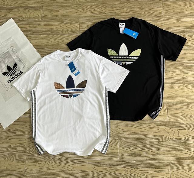 100 Adidas阿迪达斯三叶草男女2026新款Tour Tee Ss宽松短袖T恤 胸前大Logo+侧边三条杠，民族风拼接T恤 纯棉面料，透气舒适，不起球不变