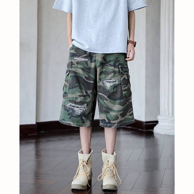 120。 Vans 万斯 海外版限定美式Hiphop嘻哈水洗迷彩短裤直筒七分裤，男女同款。 万斯经典迷彩系列，裤型两侧贴布式工装口袋设计，袋口万斯贴标Logo，