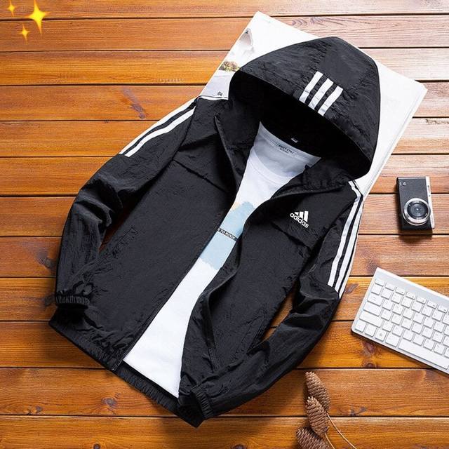 上新60 Adidas阿迪达斯侧边三道杠夏 防晒轻薄风壳皮肤衣 产品特性： 透气，轻量，耐用 ，功能多样，防泼水 ，速干 连帽衣久经考验，是一件必不可少的便携防
