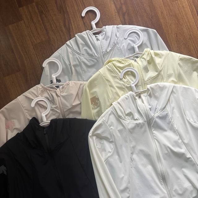 Descente 迪桑特女士户外运动防晒衣冰咖梭织高级皮肤衣 一件=5件省心度夏，炎日出门就这么简单 防晒帽+防晒伞宁+防晒霜+防晒外套+防晒袖套 冰咖梭织工艺
