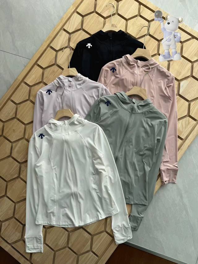 控120 Descente 迪桑特夏季冰丝女士防晒衣小蛮腰冰感防晒衣 它简直就是防晒界的翘楚！拥有防紫外线、透气等超多实用功能！Upf可不是吹的，能有效阻挡几乎