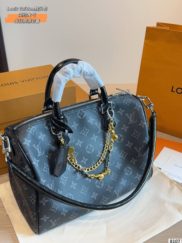 Lv Speedy 30黑武士 Lv Speedy 30黑武士，黑色Monogram帆布+牛皮饰边，低调又酷感十足尺寸35*17*21Cm