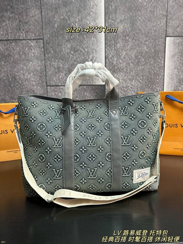 Louis Vuitton Tote Bag This 2023 Fw series Wkd tote bag features dark grey denim
