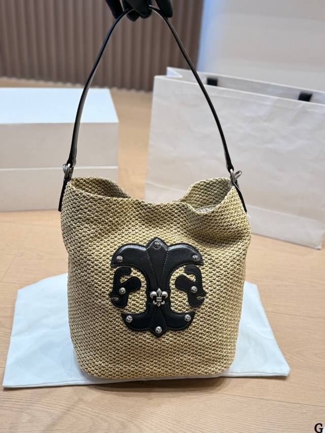美到挪不开眼!!大容量又实用的克罗心度假草编桶包 可以搭配夏天所有衣服的草编水桶包 极简大气又非常实用 很多人觉得草编包就是度假背,但其实日常是完全没问题的,尤 美到挪不开眼!!大容量又实用的克罗心度假草编桶包 可以搭配夏天所有衣服的草编水桶包 极简大气又非常实用 很多人觉得草编包就是度假背,但其实日常是完全没问题的,尤