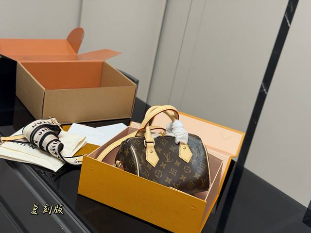 p 配折叠盒飞机盒 Size：21.15Cm Lv Speedy20 新款枕头包 搜索 Lv 枕头包