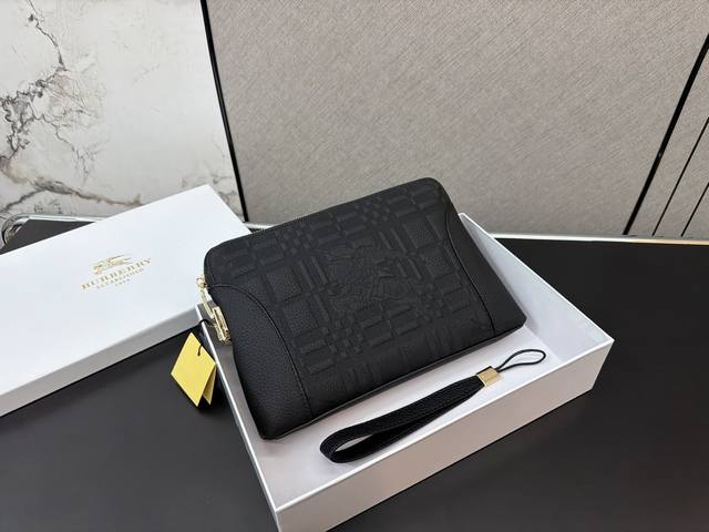 Burberry 巴宝莉 头层牛皮压花密码锁手拿包 手包 经典百搭 实物拍摄 商务休闲大容量 配送防尘袋 礼盒 28 X 18Cm