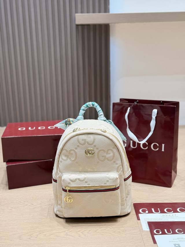 Gucci家新品双肩 订制原版面料！ 原版五金！牛皮品质 超大容量、出游首选！ 男女同款哦 尺寸 26 32Cm