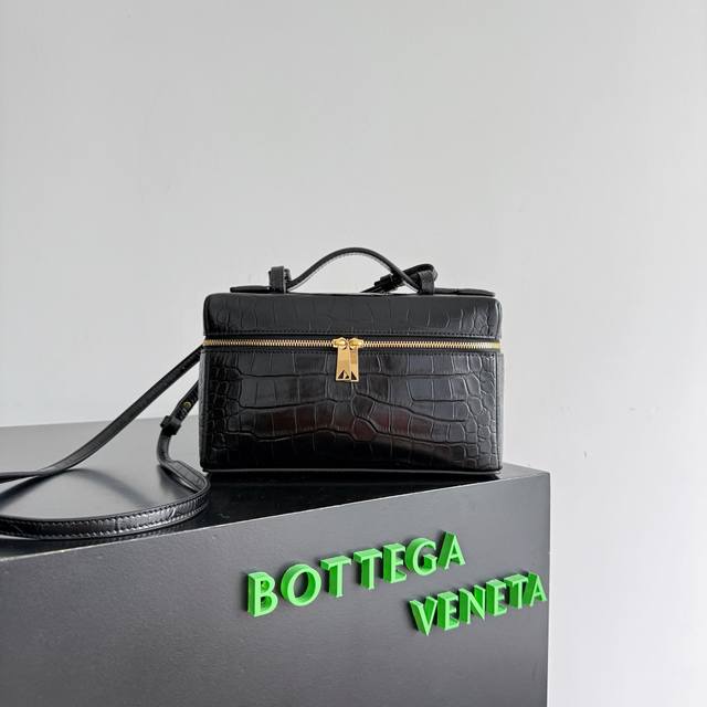 Bottega Veneta crocodile-embossed box bag, glossy leather with crocodile pattern