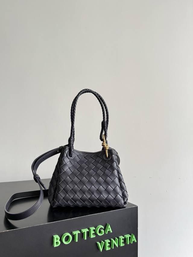 p Bottega Veneta has new arrivals! The Andiamo bag combines vintage elements fro