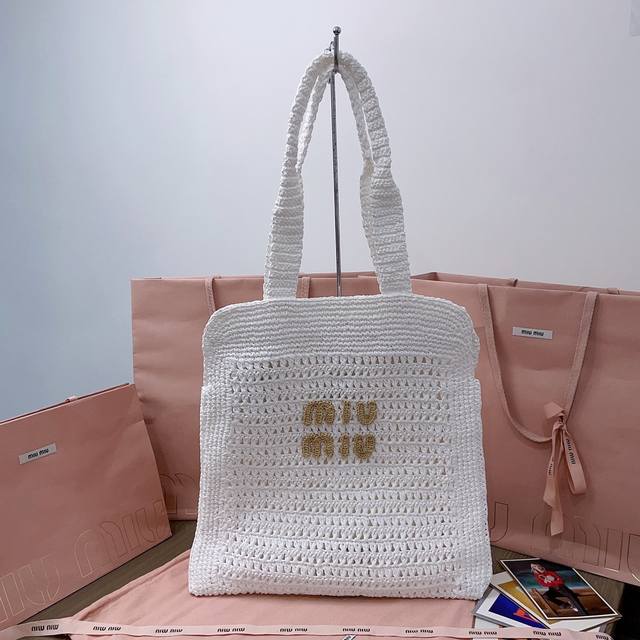 1640Miumiu缪缪 夏日托特编织包5Bg230，订制日本进口拉菲草，非市面普通pp草，材质与正品无差异，包型线条流畅，设计精致考究，质感轻盈，现代设计焕新
