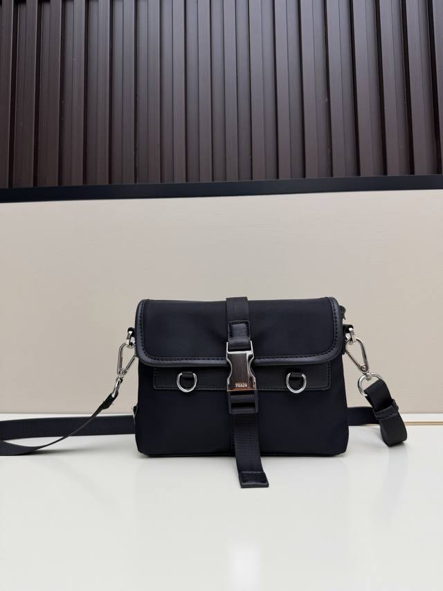 This Prada Vela series crossbody bag (model 510) comes with a box. Made with the This Prada Vela series crossbody bag (model 510) comes with a box. Made with the