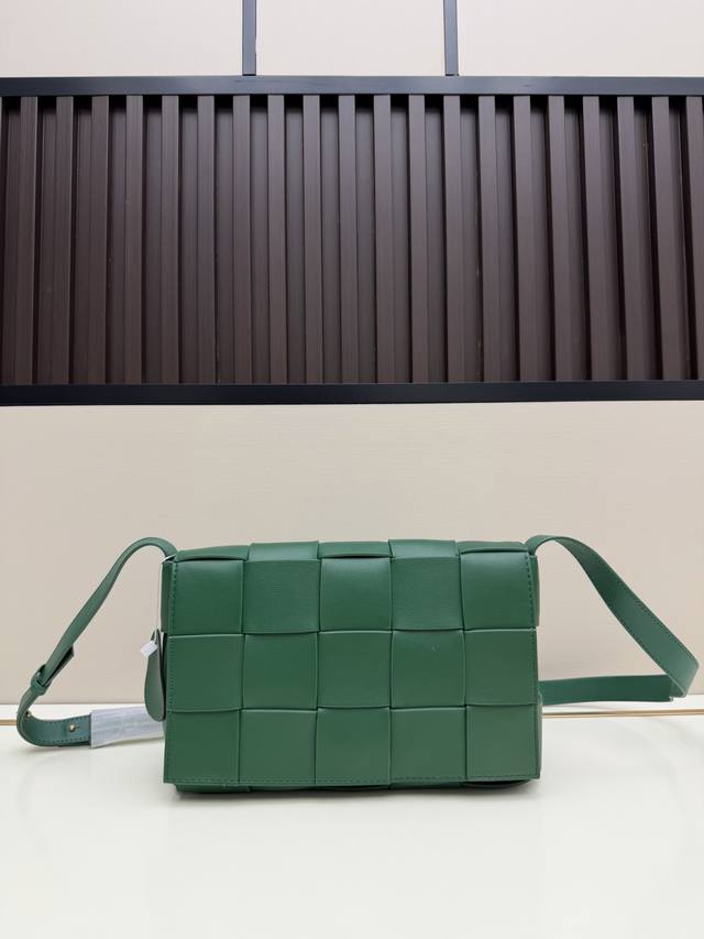 Large Bottega Veneta upgraded version - a completely new and stylish design that