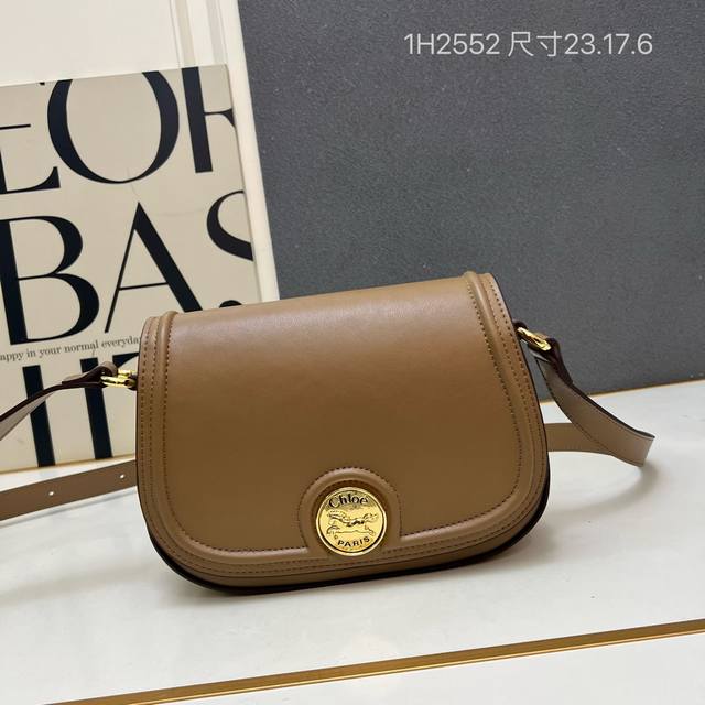 640￥pp配礼盒， 新款原单品质 爆款无疑#Chloe 克洛伊，可调节长短，牛皮材料，容量大，明星同款，型号：1H2552 尺寸：23×17×6Cm