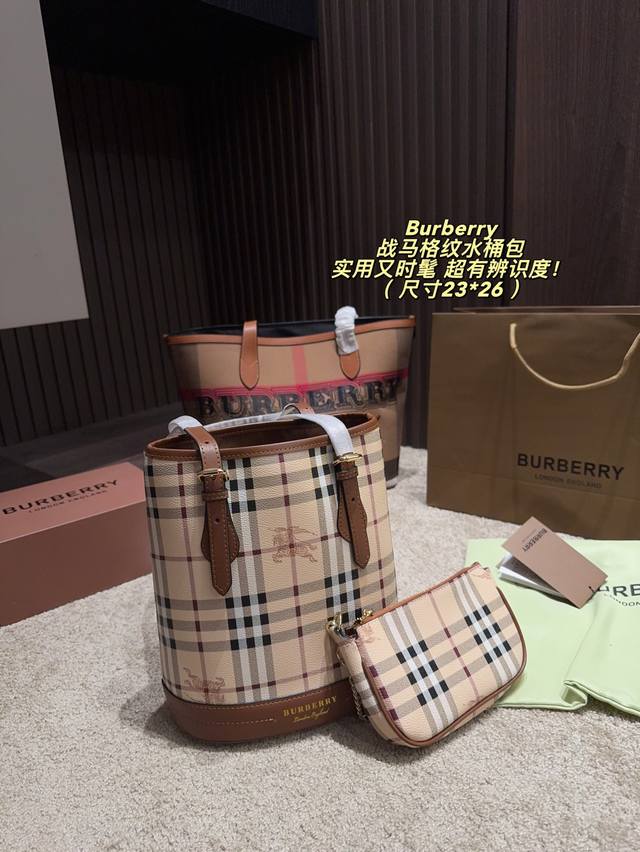 折叠盒尺寸23*26 Burberry巴宝莉战马格纹水桶包 Burberry战马格纹水桶包，经典格纹+战马刺绣，英伦风满满！涂层帆布+棕色皮革饰边，耐用又有质感