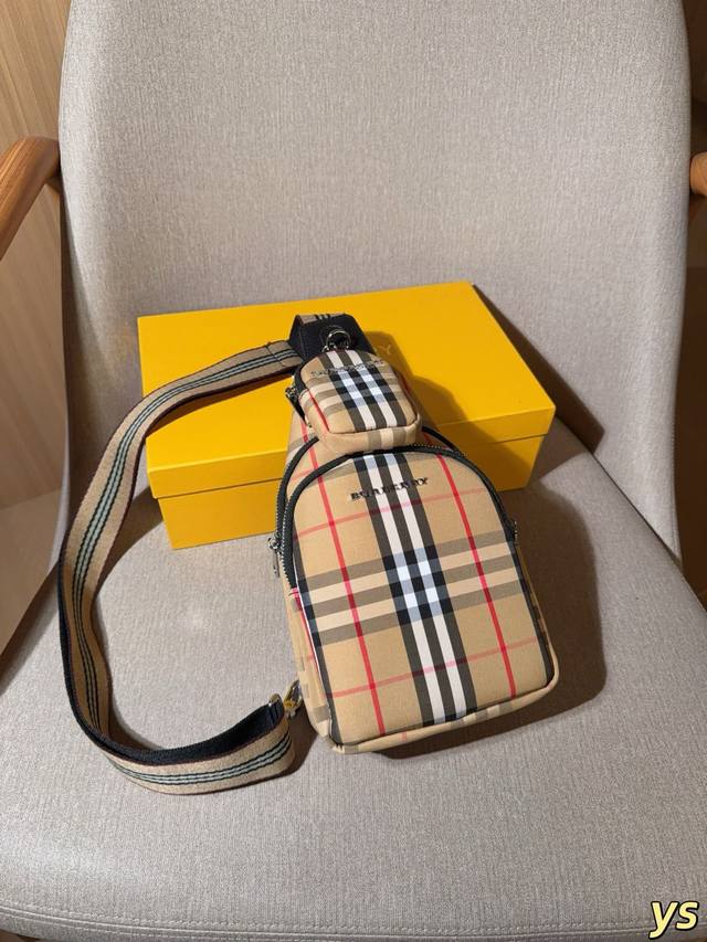 190 Burberry巴宝莉 新品布料男士胸包！ 尺寸16×30×5 礼盒包装Ys