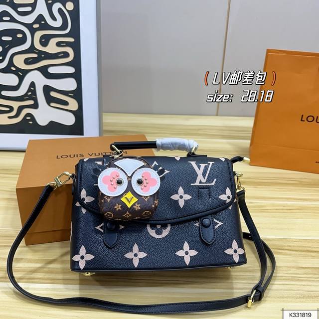 230 配礼盒 Lv新款改款中古手提 邮差包 简约设计，浓浓的复古风情！ 手拎斜挎都很高级～ 随意搭配，时尚而实用的小众款式 尺寸28.18
