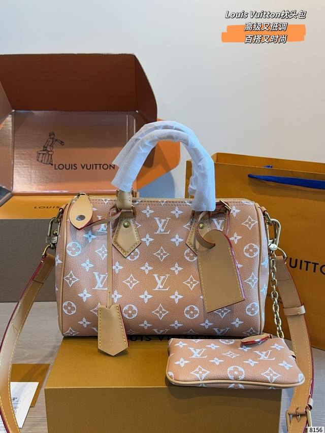 Lv Speedy 枕头包 Lv 新款系列 枕头包 手袋 全网首发 Lv Speedy 枕头包 这款Retiro 手袋以标志性 经典永恒 优雅低调 更加入了实用