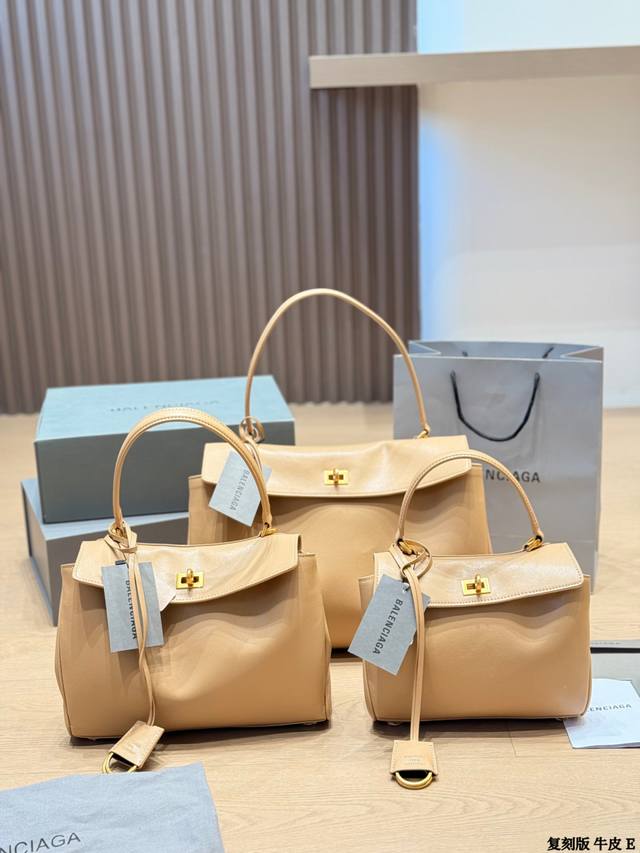复刻版 牛皮 Balenciaga Rodeo 手提包 巴黎世家Rodeo黑银手提包，柔软光面牛皮+银色金属配件，简约大气又时髦手提斜挎都Ok，配可拆卸肩带和钥