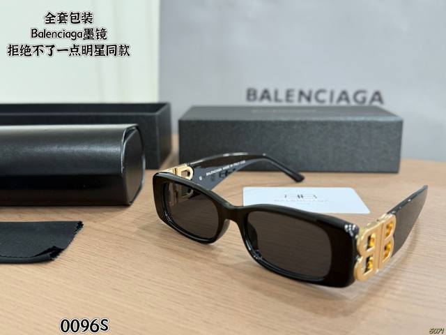 p配盒全套包装 巴黎世家Balenciaga墨镜 拒绝不了一点明星同款墨镜美我- -脸 我宣布，复古猫眼墨镜一是古代掌管修饰脸型的神猫眼+窄框真的是王炸组合 侧