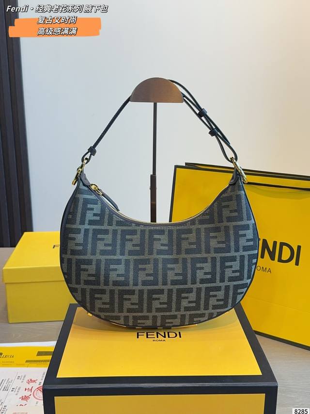 Fendi Fendigraphy腋下包,经典月牙造型+底部金属Logo,低调又有辨识度+。柔软牛皮材质,手感细腻耐用,容量刚好,日常出行超实用配盒子!尺寸:2 Fendi Fendigraphy腋下包,经典月牙造型+底部金属Logo,低调又有辨识度+。柔软牛皮材质,手感细腻耐用,容量刚好,日常出行超实用配盒子!尺寸:2