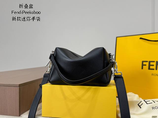 p折叠盒 Fendi peekaboo迷你手袋 Fendi peekaboo迷你手袋,质感细腻耐用,简约大气设计,轻便出行超适合!可调节肩带,手提斜挎都Ok,灵 p折叠盒 Fendi peekaboo迷你手袋 Fendi peekaboo迷你手袋,质感细腻耐用,简约大气设计,轻便出行超适合!可调节肩带,手提斜挎都Ok,灵