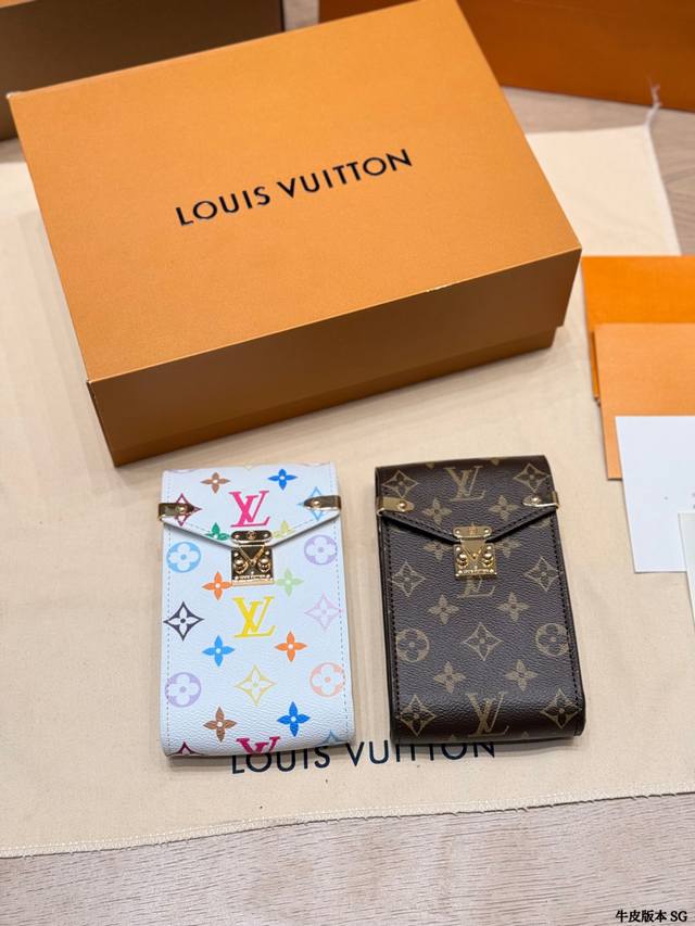 牛皮版本 Lv 路易威登Vertical Zippywallet竖版手机包 小小的背在身上就是个造型包超吸睛 不放手机的话可以放粉饼钥匙口红纸巾 链条包包内里绕