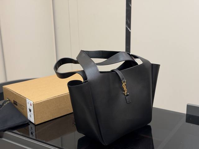 p 配包装 圣罗兰新品托特 尺寸: 31.28Cm 出行必备单品 超大容量哦！