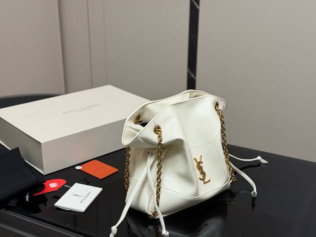 p ￥p 配盒 Size：34.32Cm 29.27Cm 圣罗兰太好搭配了呜呜呜 Ysl Bag 更酷哦！ 面料很耐造 高级感拉满 搜索 垃圾袋