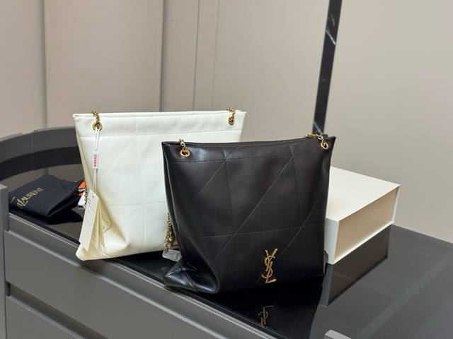 p 配折叠盒飞机盒 Size：34.33Cm 圣罗兰太好搭配了呜呜呜 Ysl Bag 更酷哦！ 面料很耐造 高级感拉满 搜索 垃圾袋