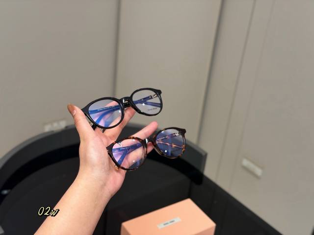 p Comes with full packaging. The sunglasses are a perfect match for Miu Miu's st