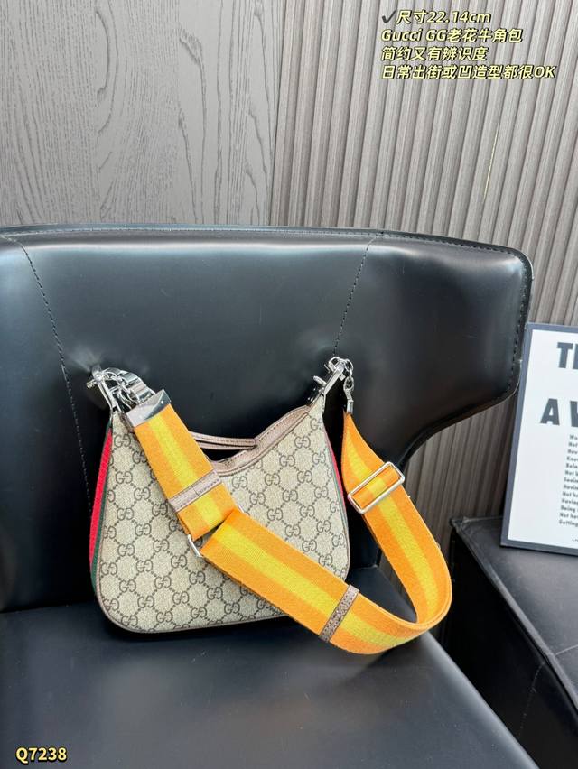 300 Folding Box Size: 22.14Cm Gucci Gg monogram horn crossbody bag, classic doub