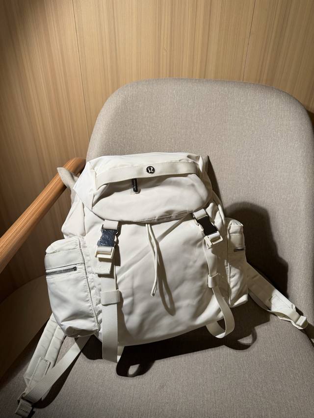 270 No box Lululemon Wunderlust Backpack Size 26