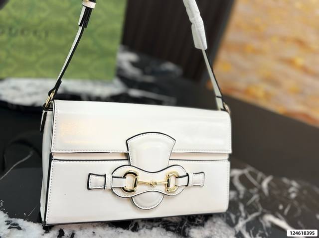 Comes with gift box Size 26.15 Gucci saddle bag Comfort and sophistication combi