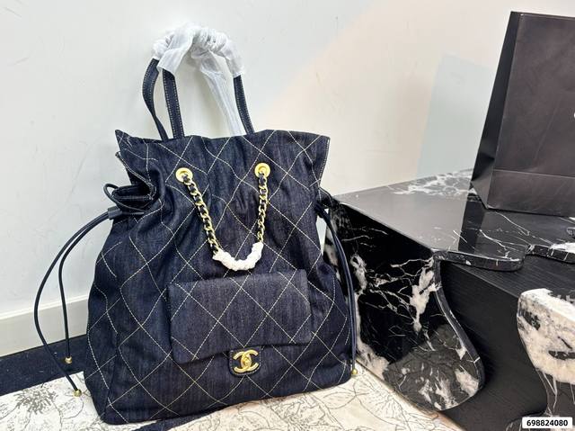 Chanel 25C Shopping Bag. Comfortable to carry and stylish. Large enough to fit t
