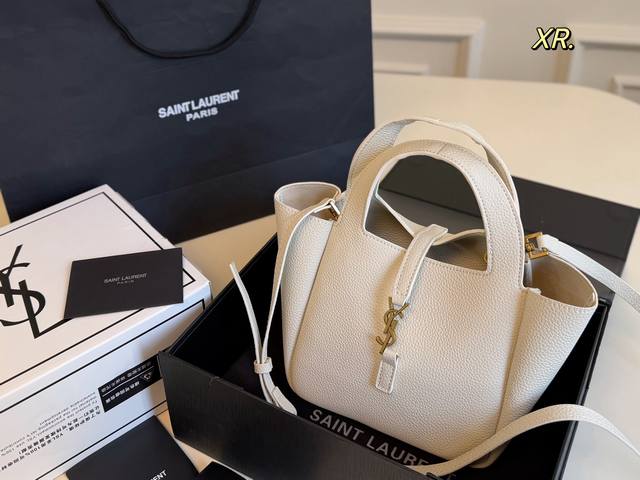 折叠盒 Size：17×15 Ysl 圣罗兰Hobo菜篮子 时尚百搭，细节感拉 设计简约大气，轻便时髦 精致可爱，随性搭配都出彩！ 慵懒感女生必备单品