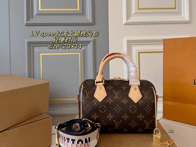 20Cm 折叠盒飞机盒 Size：20×14 Lv 路易威登Speedy波士顿枕头包 经典重现，轻便又时尚～ 肩带调节，可手提，可拆卸！ 浓浓复古风，时尚百搭，