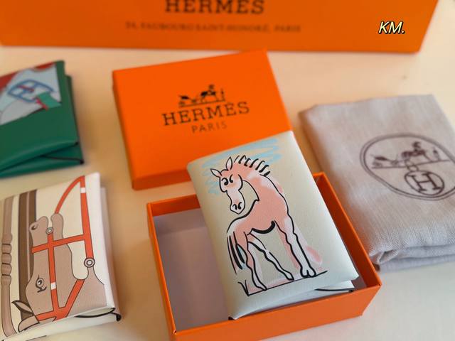 配盒 Size:7×10 Hermes爱马仕卡包 质感满满，时尚又高级。 小巧便携不占空间，出门随手一放超方便！