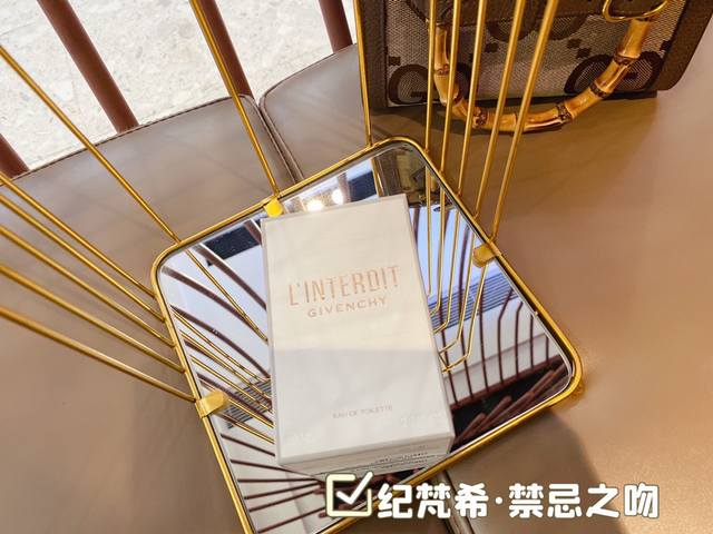 110原单品质 纪梵希禁忌之吻85Ml 纪梵希的第一支香水是纪梵希老先生送给赫本的 承载着一份独特的情感 曾经的情怀已经变成故事 如今我们还能重温其中的美好 心 110原单品质 纪梵希禁忌之吻85Ml 纪梵希的第一支香水是纪梵希老先生送给赫本的 承载着一份独特的情感 曾经的情怀已经变成故事 如今我们还能重温其中的美好 心