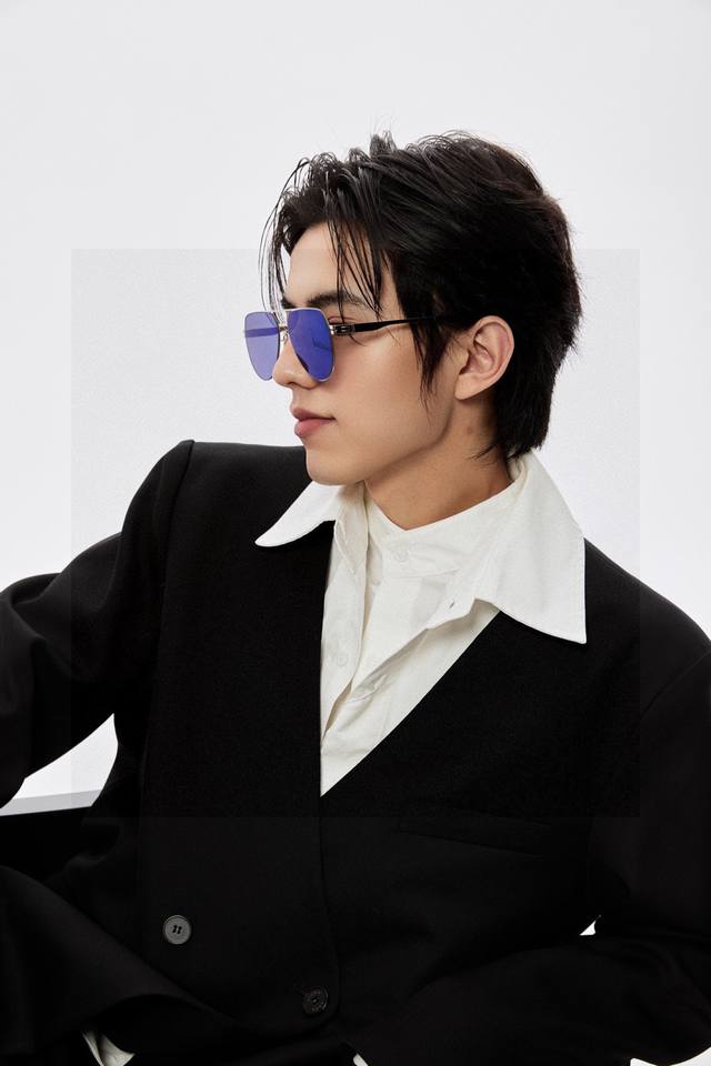 220 古驰古奇Gucci 新款男女情侣款太阳镜多边形墨镜I 电镀永不褪色 超轻超有弹性整幅眼镜无螺丝重要的是压不坏 高清尼龙镜片、精湛的工艺 原版材料 休闲大 220 古驰古奇Gucci 新款男女情侣款太阳镜多边形墨镜I 电镀永不褪色 超轻超有弹性整幅眼镜无螺丝重要的是压不坏 高清尼龙镜片、精湛的工艺 原版材料 休闲大