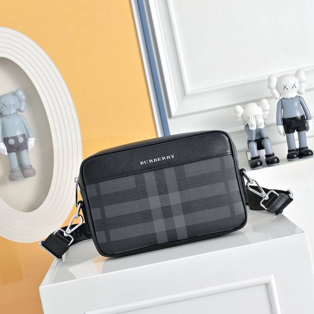 250 Burberry Leather Messenger Bag, Shoulder/Crossbody Bag, Classic and Versatil